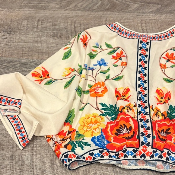 Flying Tomato Cream Floral Blouse~ STUNNING - Picture 9 of 9